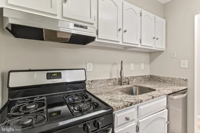 $380,000 | 5833 Cove Landing Road, Unit 304, Burke, VA 22015