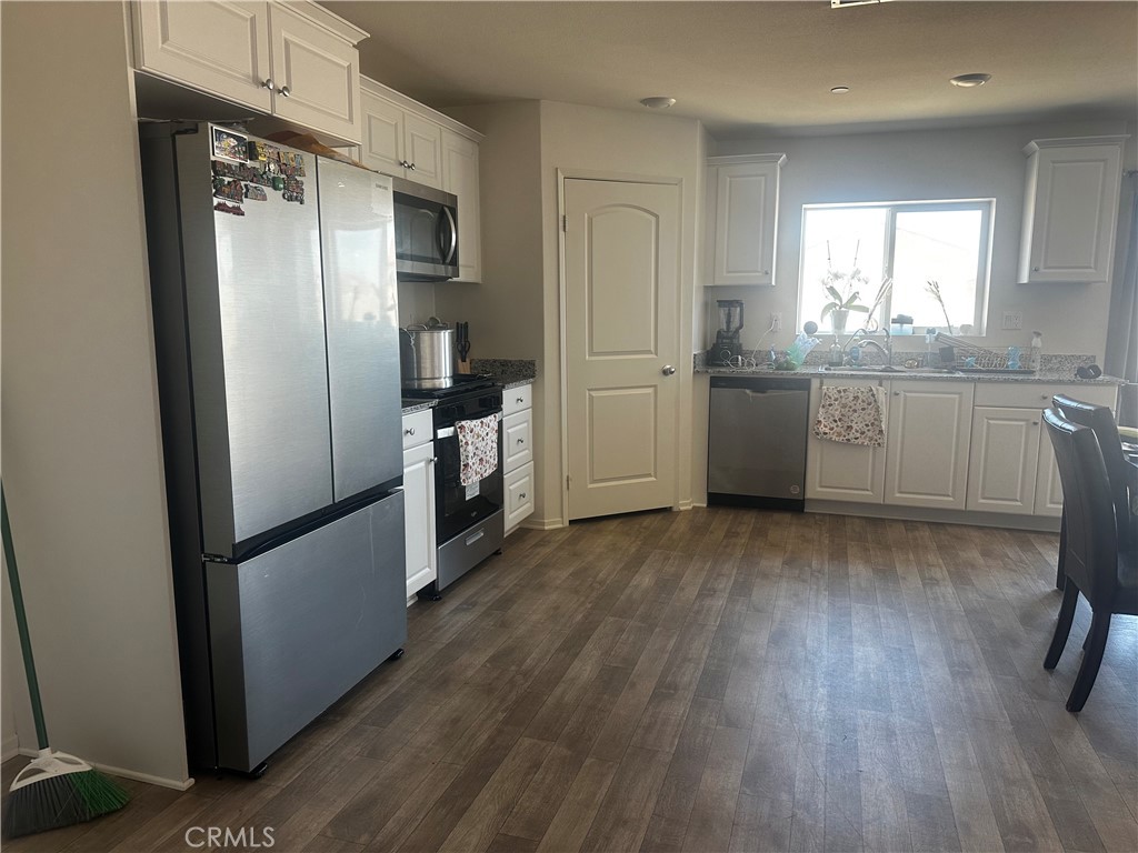 10114 Colten Rdg Street Adelanto, CA 92301 - Photo 5 of 18