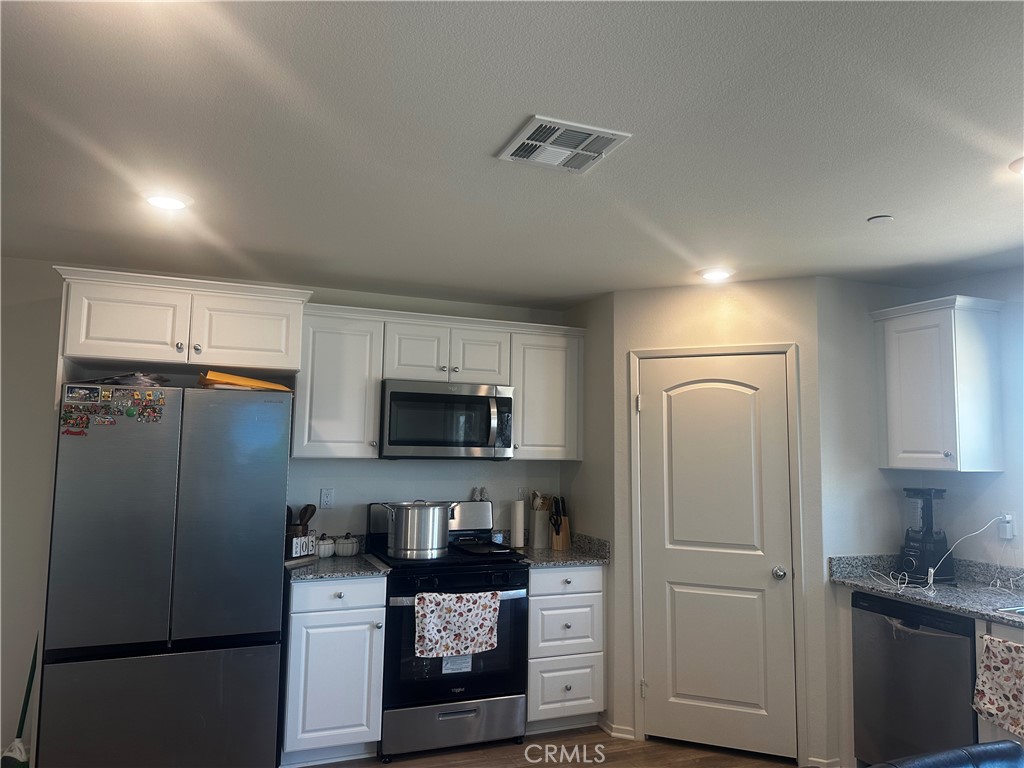 10114 Colten Rdg Street Adelanto, CA 92301 - Photo 10 of 18