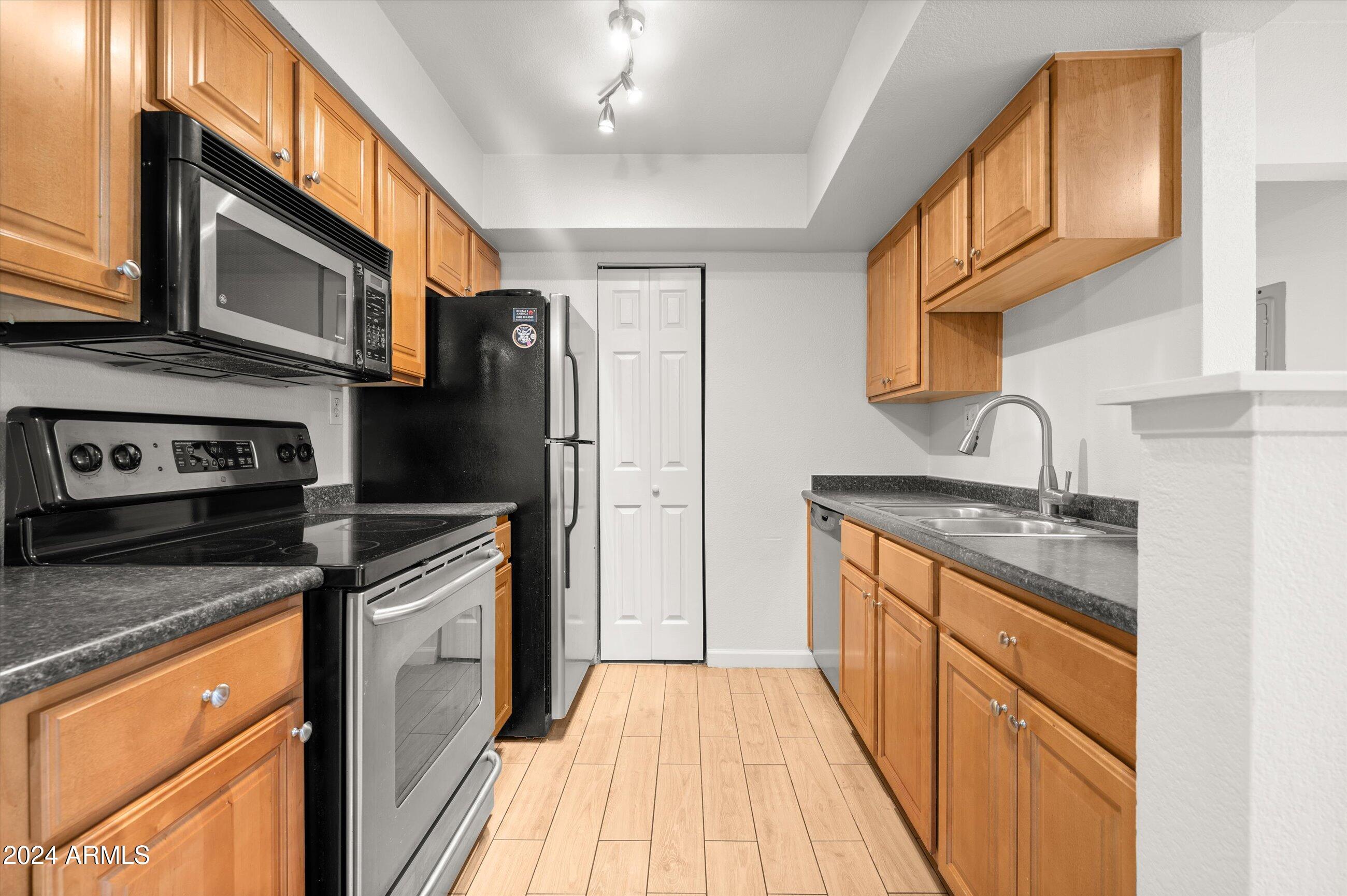5877 North Granite Reef Road, Unit 1154 Scottsdale, AZ 85250 - Photo 7 of 31 Kitchen