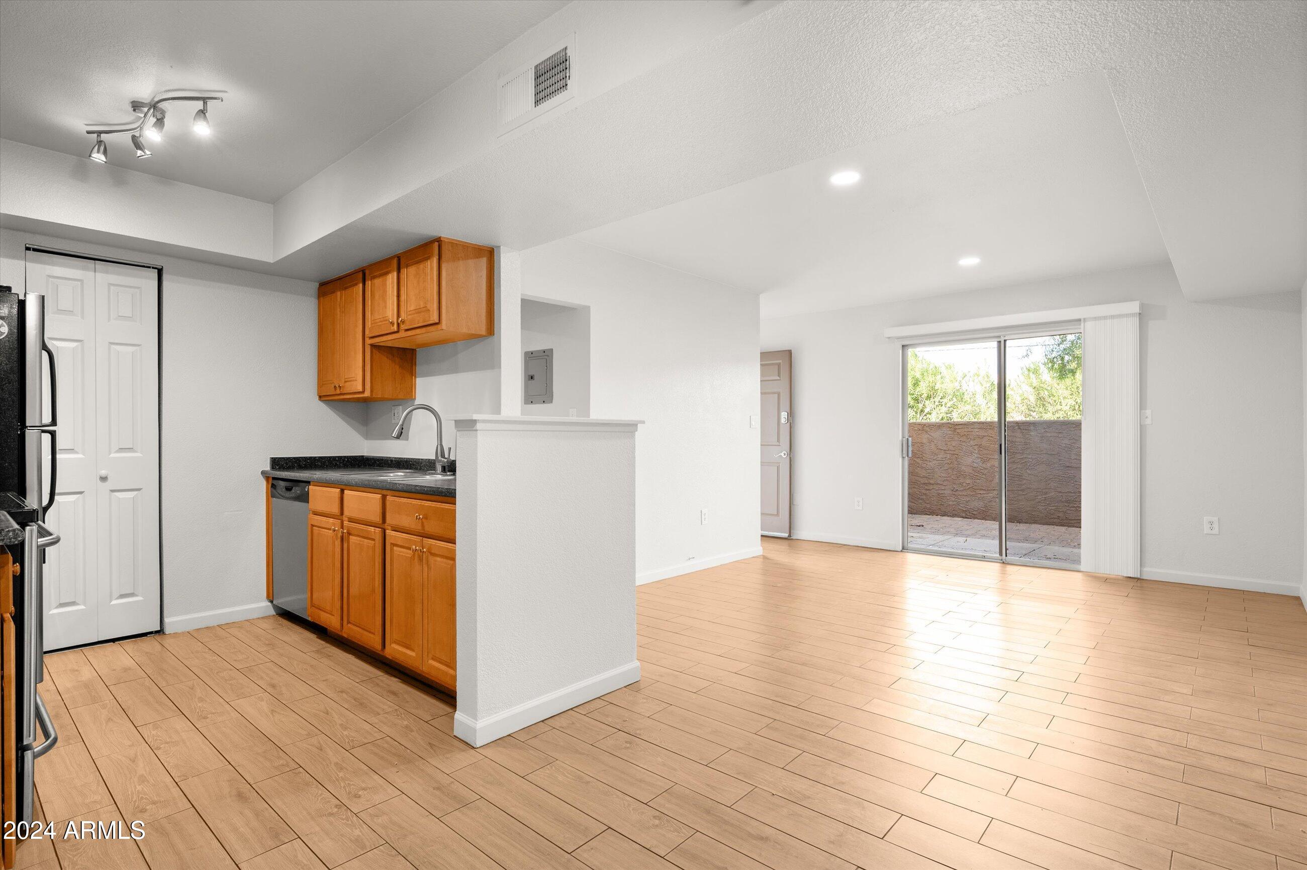 5877 North Granite Reef Road, Unit 1154 Scottsdale, AZ 85250 - Photo 10 of 31 Kitchen