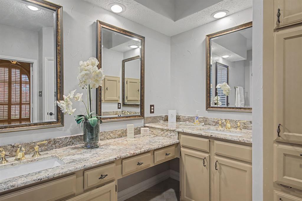2705 Wind Ridge McKinney, TX 75072 - Photo 29 of 40 a bathroom with a sink and a mirror
