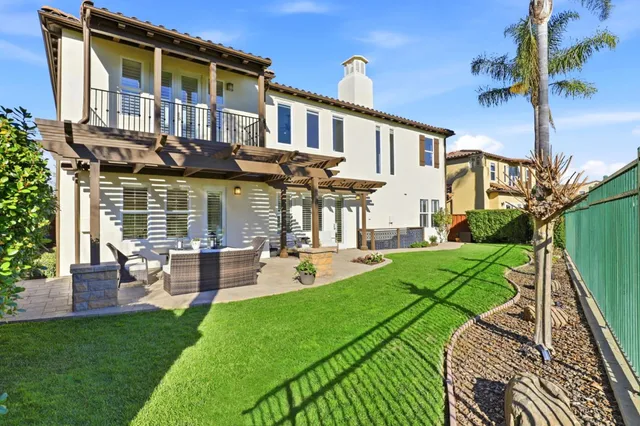 a view of a garden with a apartment