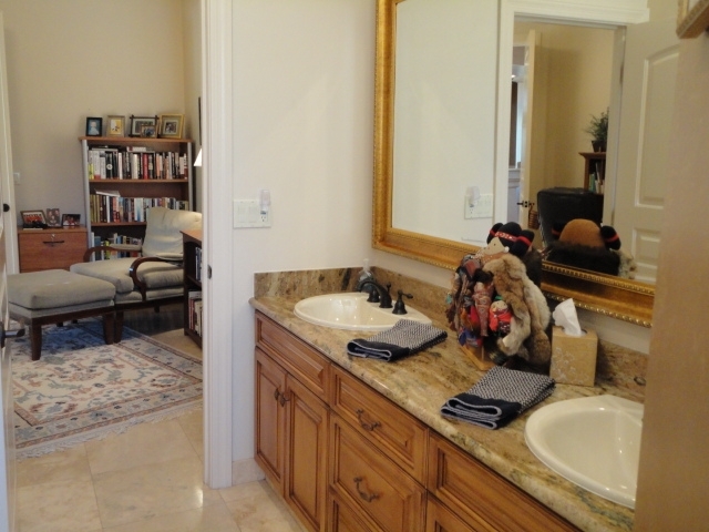 18416 East Poco Rio Drive Rio Verde, AZ 85263 - Photo 17 of 21 Guest Bath to Den
