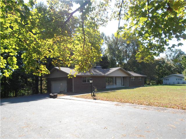214 Hillcrest Road Manchester, TN 37355 - Photo 2 of 20 Front View of Driveway