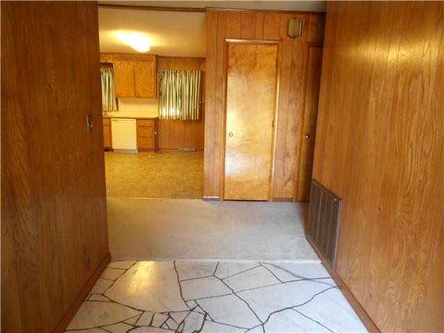 214 Hillcrest Road Manchester, TN 37355 - Photo 6 of 20 Foyer View