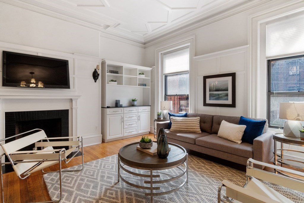 189 Beacon Street, Unit 4 Boston, MA 02116 - Photo 4 of 9