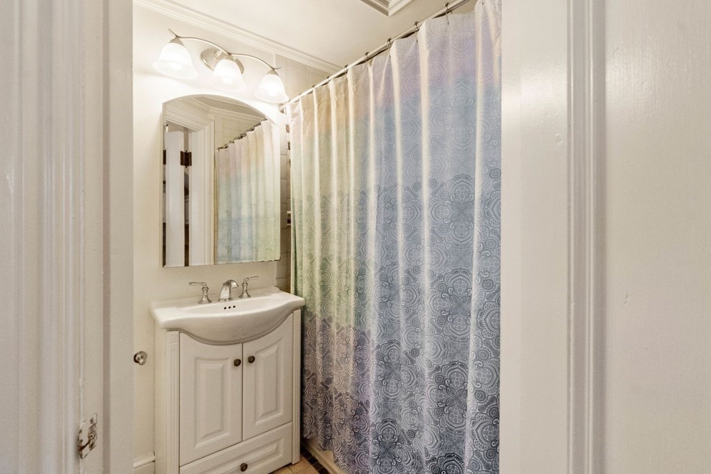 189 Beacon Street, Unit 4 Boston, MA 02116 - Photo 8 of 9