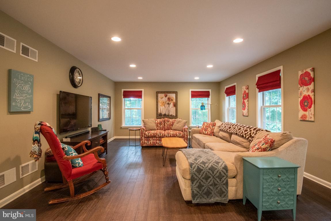 175 Little Britain Road Nottingham, PA 19362 - Photo 18 of 48 Living Room
