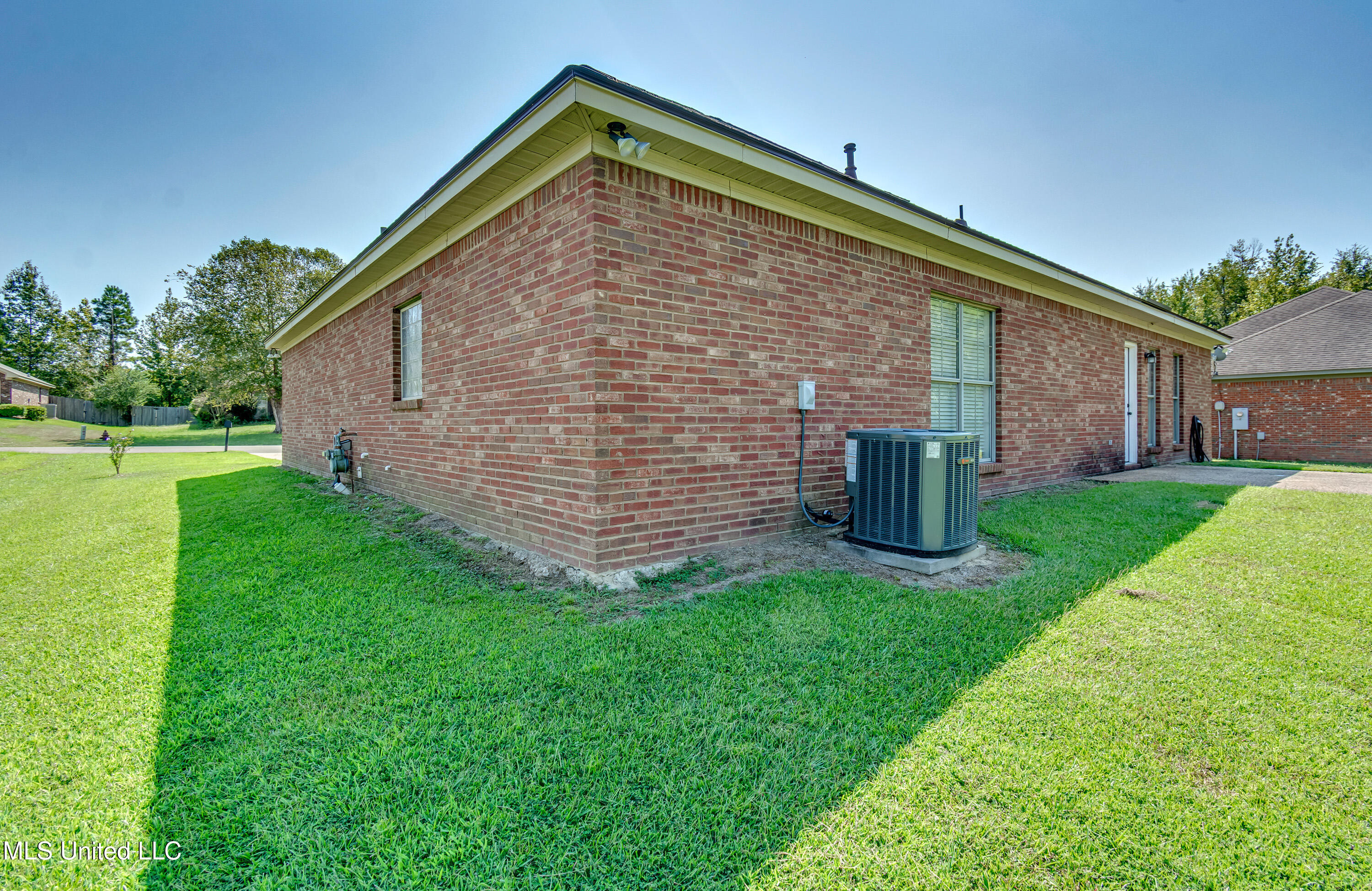 536 Roxbury Place Florence, MS 39073 - Photo 5 of 30 536 Roxbury Pl-9