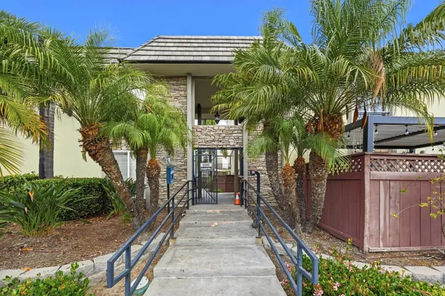 $2,425 | 6666 Beadnell Way, Unit 26, San Diego, CA 92117