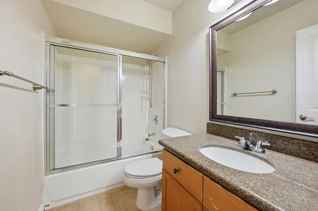 $2,425 | 6666 Beadnell Way, Unit 26, San Diego, CA 92117