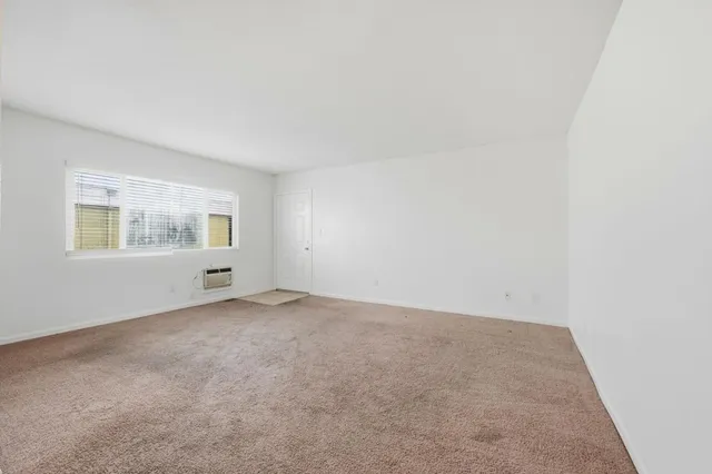 $2,425 | 6666 Beadnell Way, Unit 26, San Diego, CA 92117