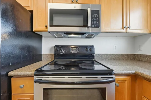 $2,425 | 6666 Beadnell Way, Unit 26, San Diego, CA 92117