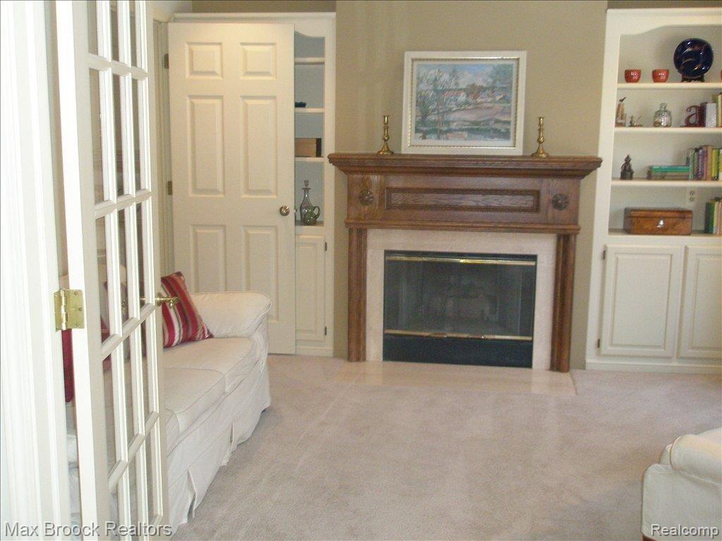 9185 Fox Hollow Road Clarkston, MI 48348 - Photo 11 of 25 Sitting room
