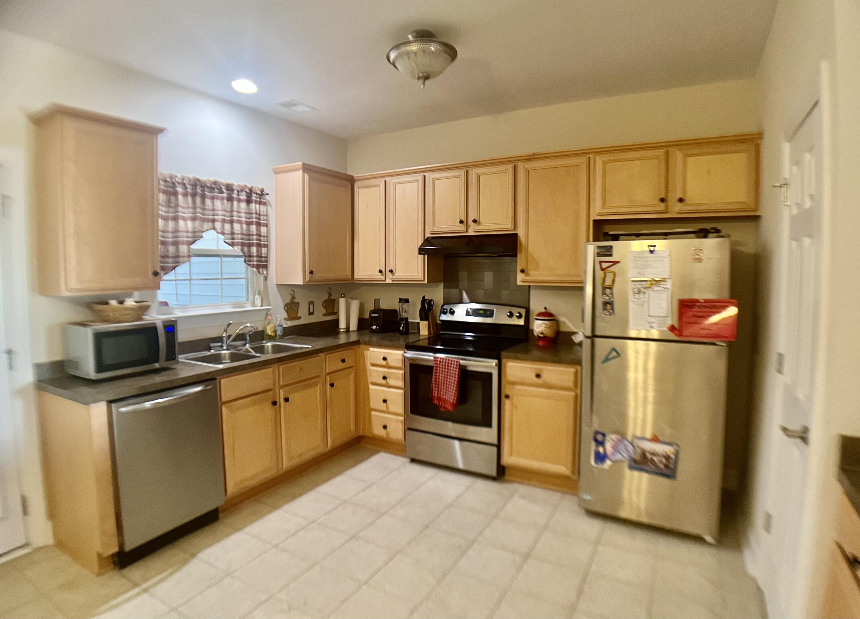 219 Tuscany Court Ladson, SC 29456 - Photo 4 of 18 Kitchen