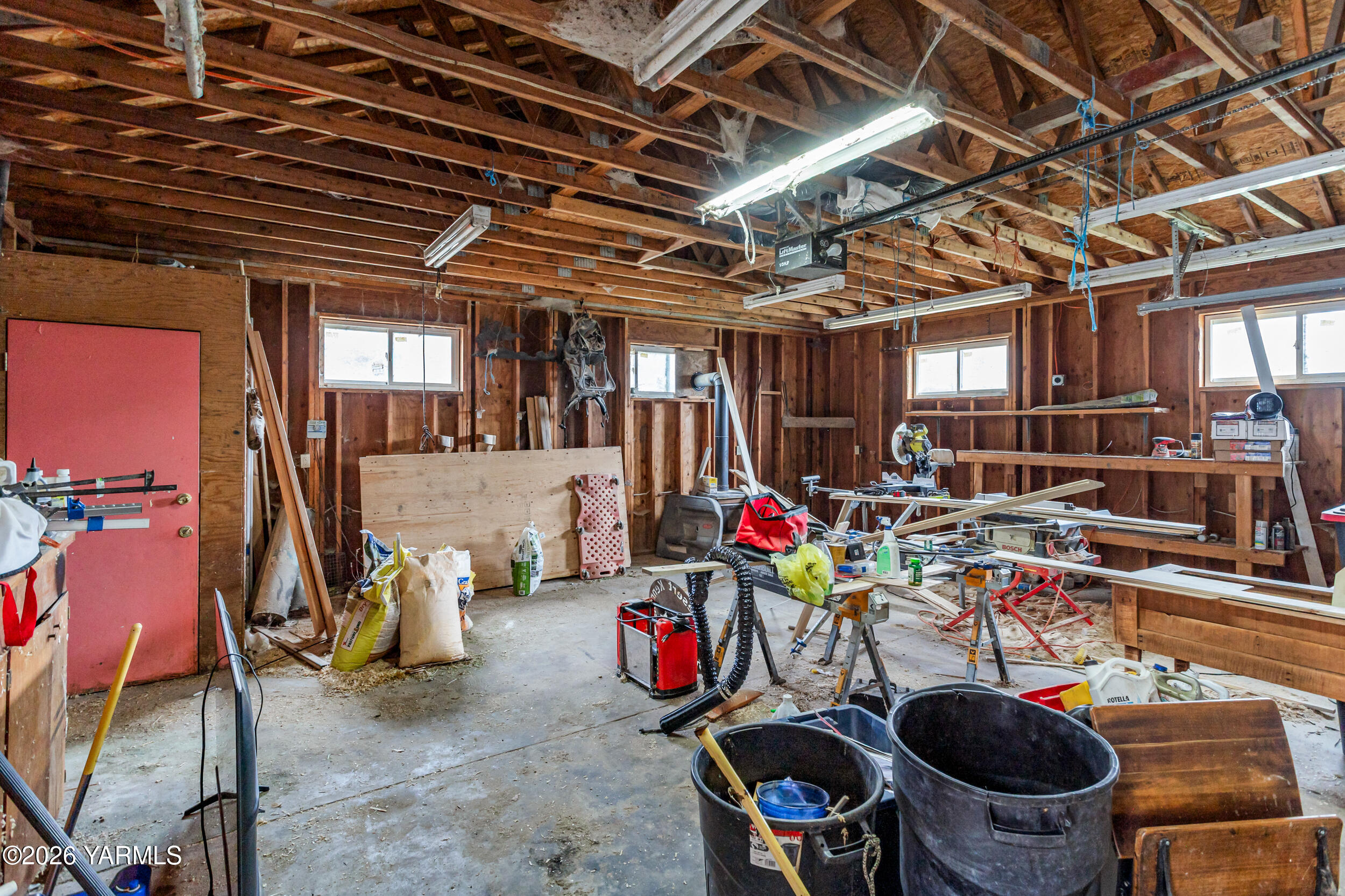 17291 North Wenas Road Selah, WA 98942 - Photo 30 of 38 large garage