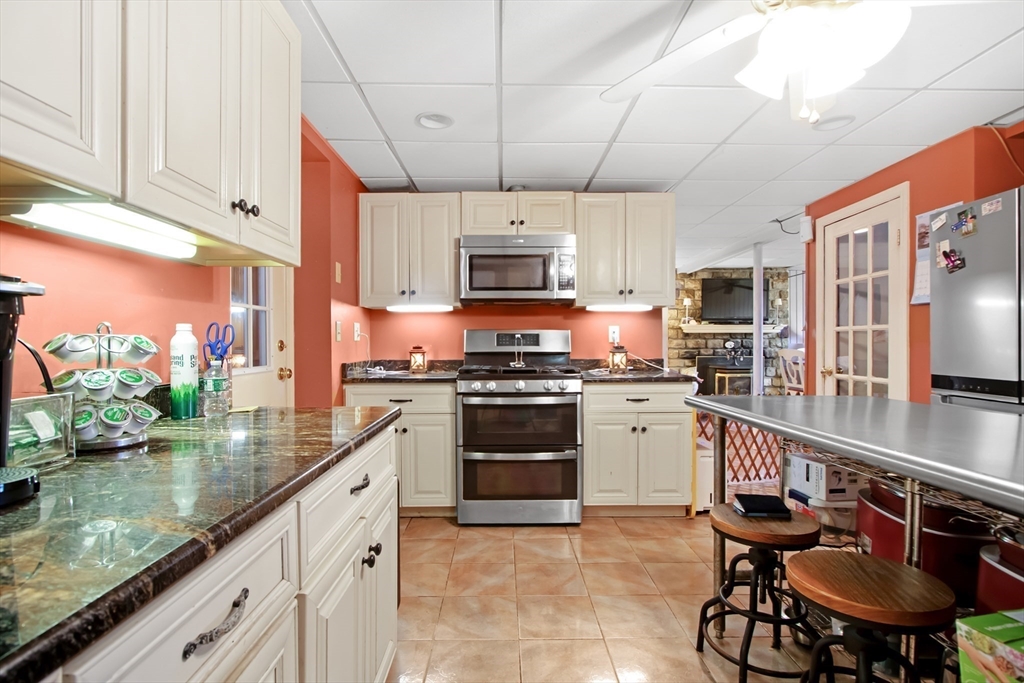 8 Nancy Street Fairhaven, MA 02719 - Photo 4 of 36