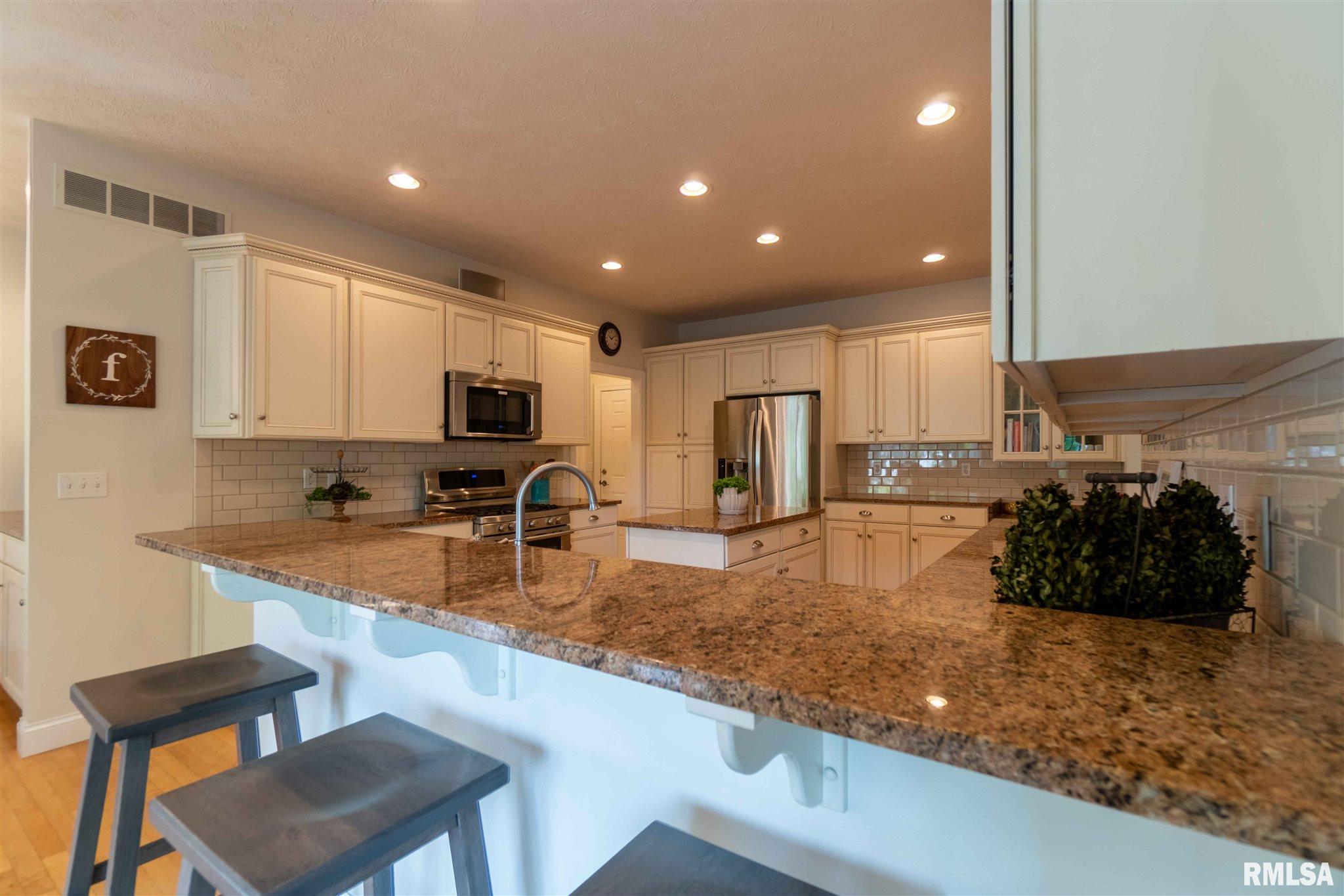 97 Sapphire Point Morton, IL 61550 - Photo 10 of 50 Gallery Image 10