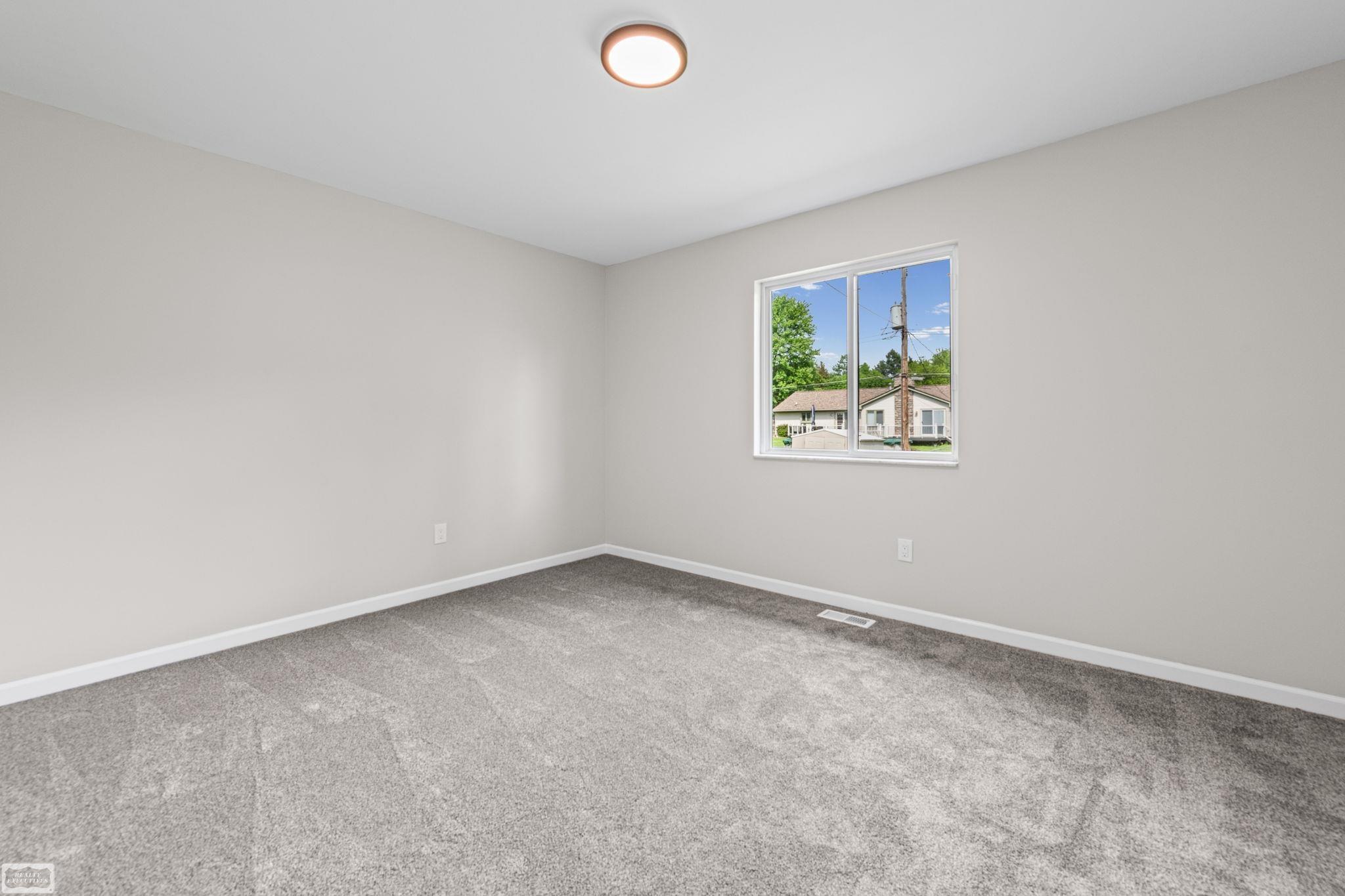 45310 Fairchild Road Macomb, MI 48042 - Photo 13 of 32