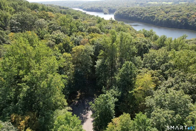 a black and white photo of a floor plan
