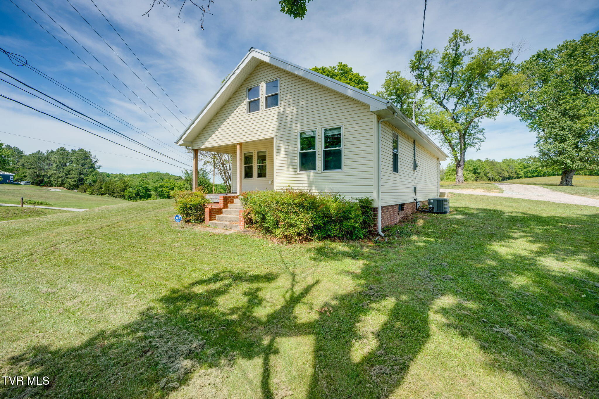 1620 Spider Stines Road Greeneville, TN 37745 - Photo 3 of 29 003