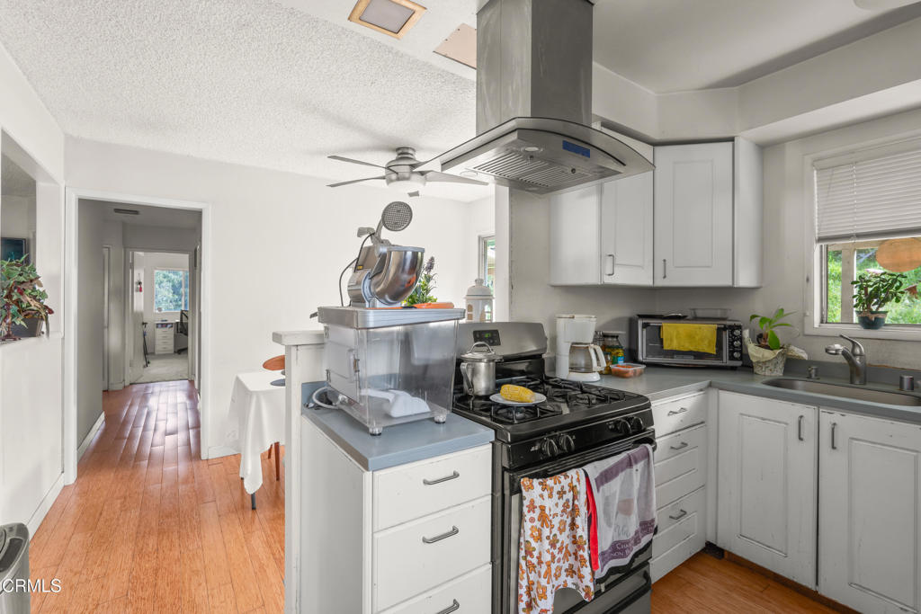 10840 Santa Rosa Road Camarillo, CA 93012 - Photo 42 of 55 Kitchen - House #3