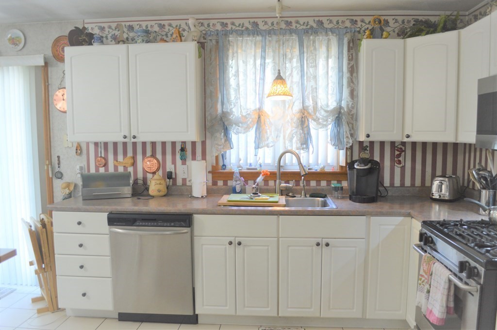 589 2nd Street Fall River, MA 02721 - Photo 5 of 33