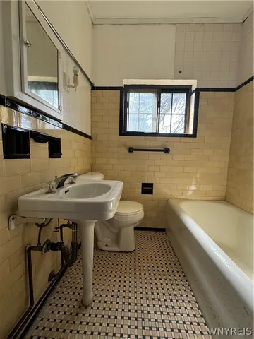 $900 | 6801 Buffalo Avenue, Unit 1, Niagara Falls, NY 14304