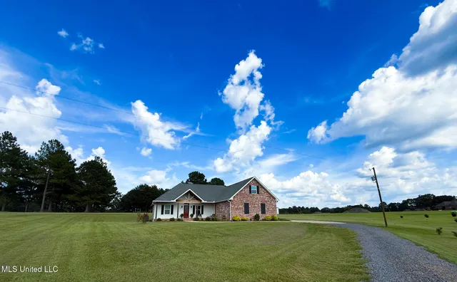$310,000 | 3108 County Line Road West, Summit, MS 39666
