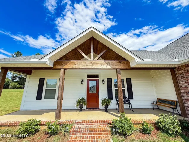 $310,000 | 3108 County Line Road West, Summit, MS 39666
