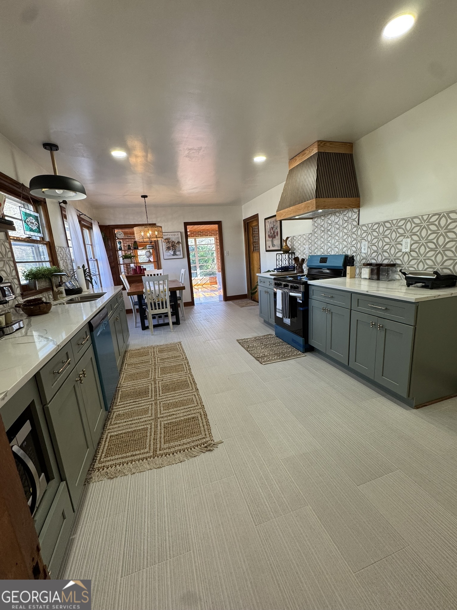 410 Sunset Circle Forsyth, GA 31029 - Photo 16 of 27 a large room with lots of appliances and furniture