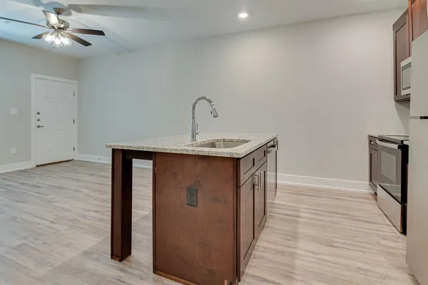 $1,450 | 115 West Jones Street, Unit 201, Krum, TX 76249