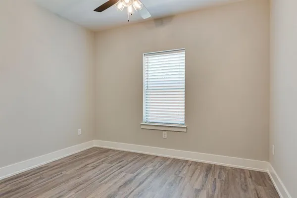 $1,450 | 115 West Jones Street, Unit 201, Krum, TX 76249