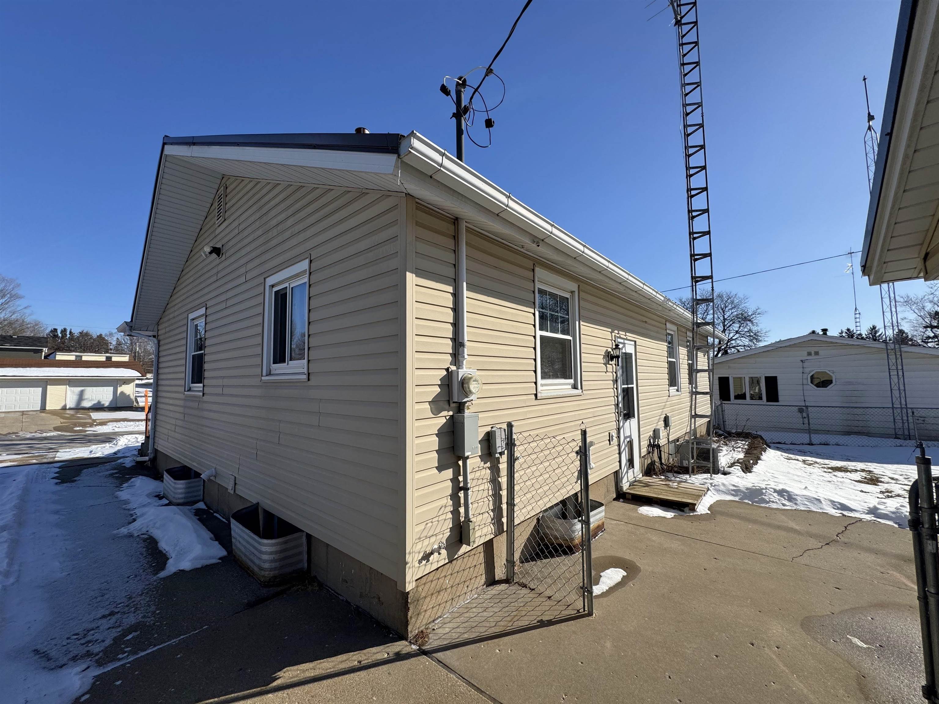 2207 12th Avenue Monroe, WI 53566 - Photo 4 of 46