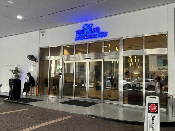 $2,300 | 1200 Brickell Bay Drive, Unit 3610, Miami, FL 33131