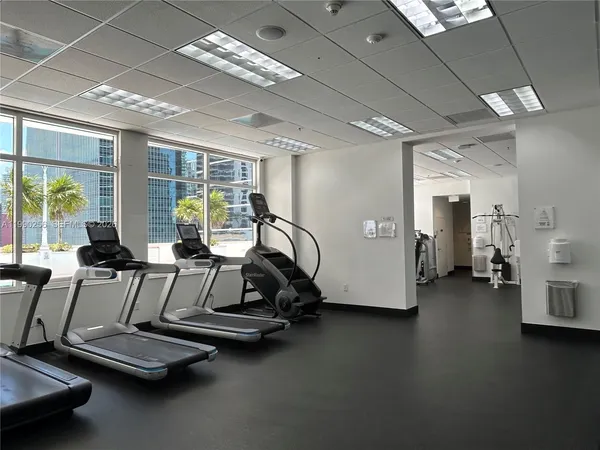 $2,195 | 1200 Brickell Bay Drive, Unit 3610, Miami, FL 33131