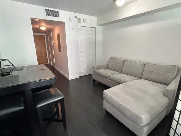 $2,195 | 1200 Brickell Bay Drive, Unit 3610, Miami, FL 33131