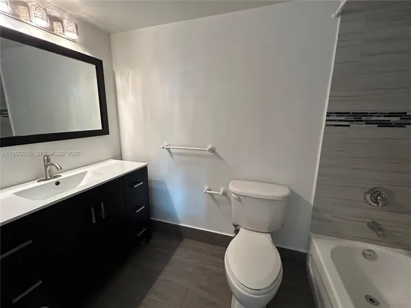$2,195 | 1200 Brickell Bay Drive, Unit 3610, Miami, FL 33131