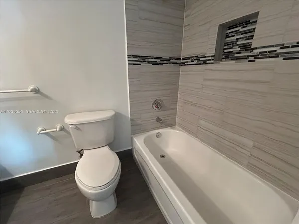 $2,195 | 1200 Brickell Bay Drive, Unit 3610, Miami, FL 33131