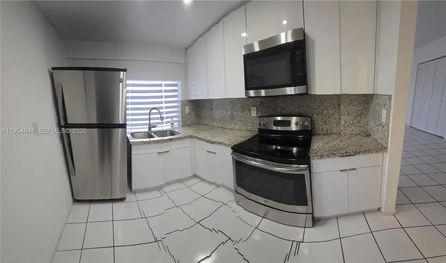 $2,500 | 9431 Southwest 4th Street, Unit 201, Miami, FL 33174