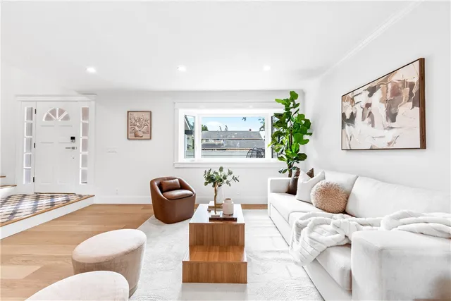 $2,595,000 | 6781 Lawn Haven Drive, Huntington Beach, CA 92648