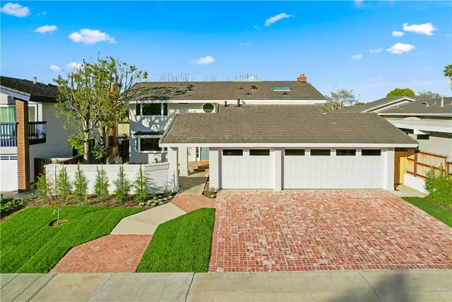 $2,595,000 | 6781 Lawn Haven Drive, Huntington Beach, CA 92648