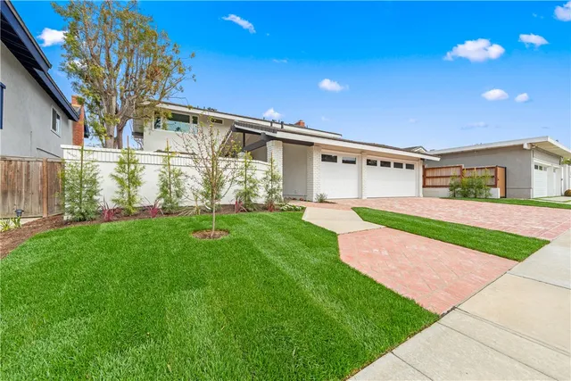 $2,595,000 | 6781 Lawn Haven Drive, Huntington Beach, CA 92648