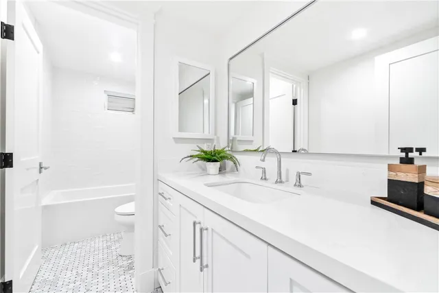 $2,595,000 | 6781 Lawn Haven Drive, Huntington Beach, CA 92648