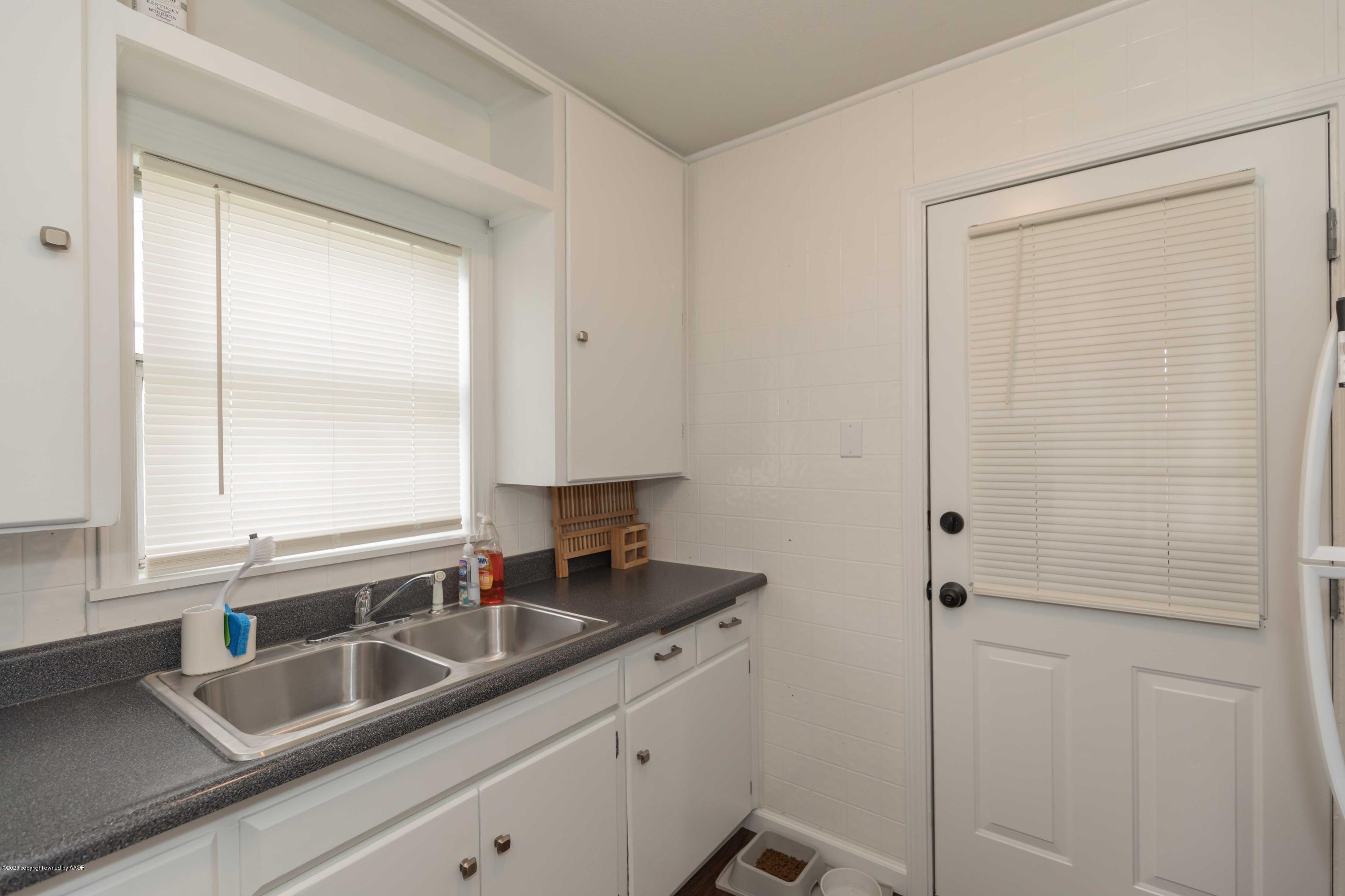 1509 North Spring Street Amarillo, TX 79107 - Photo 11 of 25 KITCHEN VIEW 2