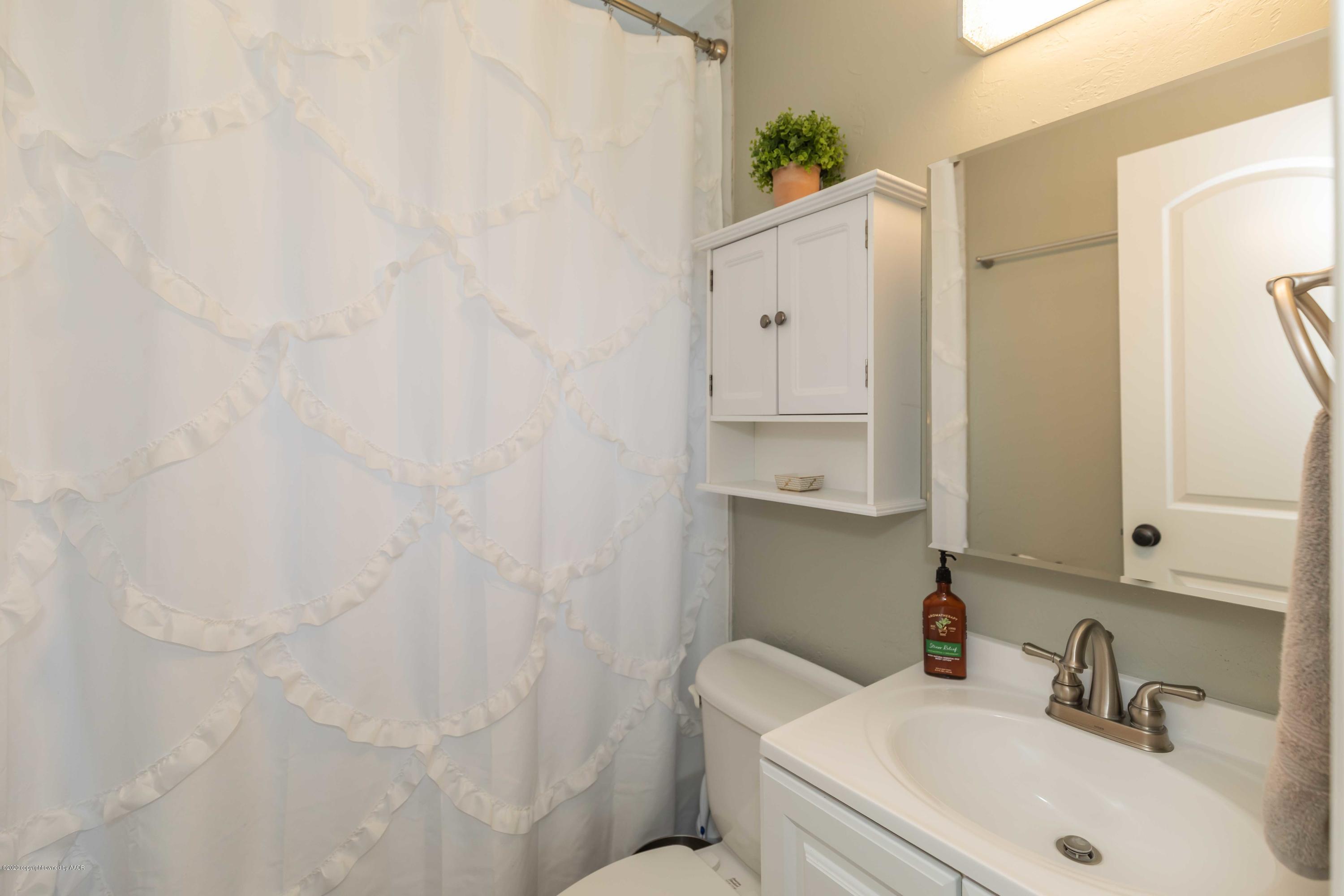 1509 North Spring Street Amarillo, TX 79107 - Photo 13 of 25 BATHROOM VIEW 1