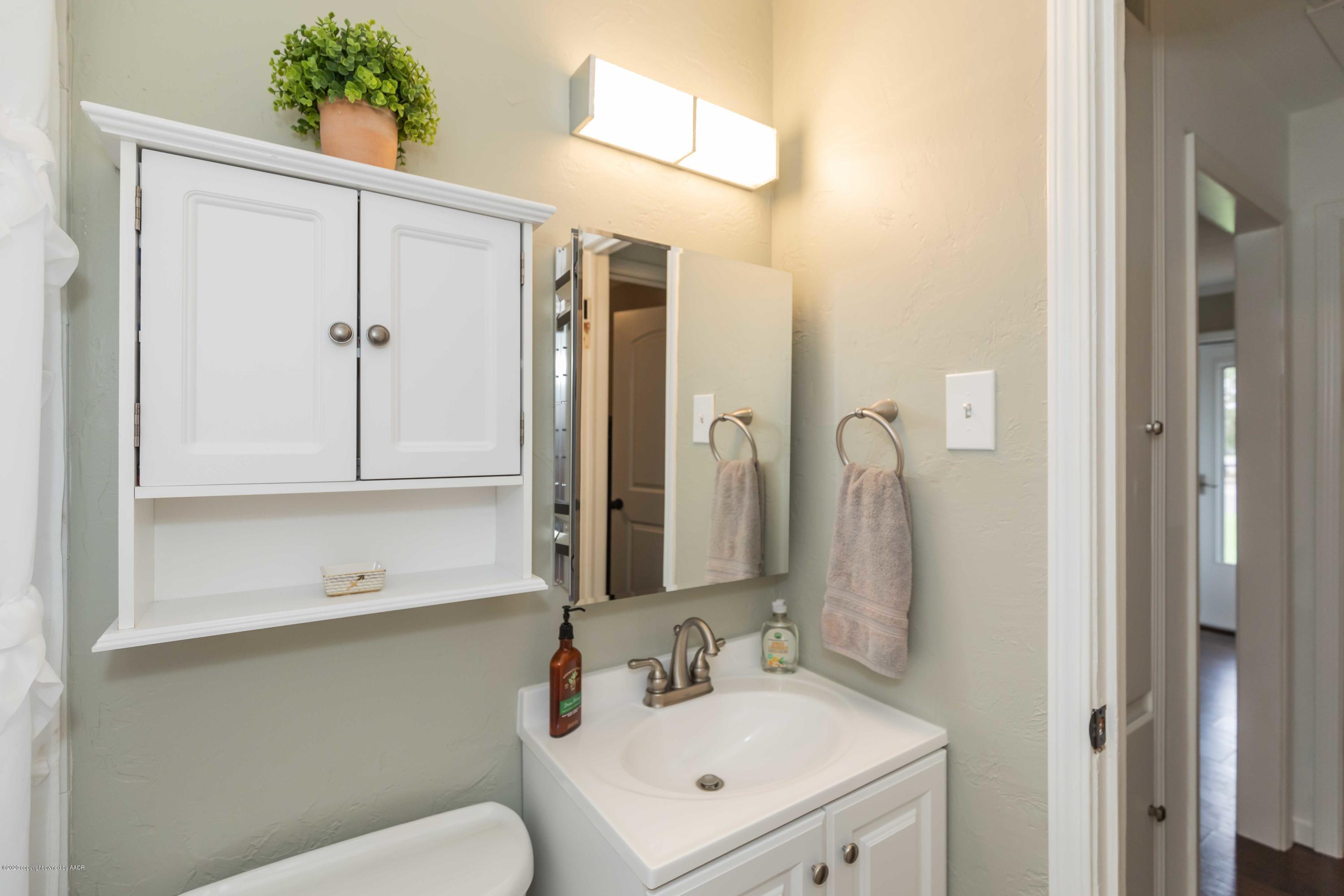 1509 North Spring Street Amarillo, TX 79107 - Photo 14 of 25 BATHROOM VIEW 2
