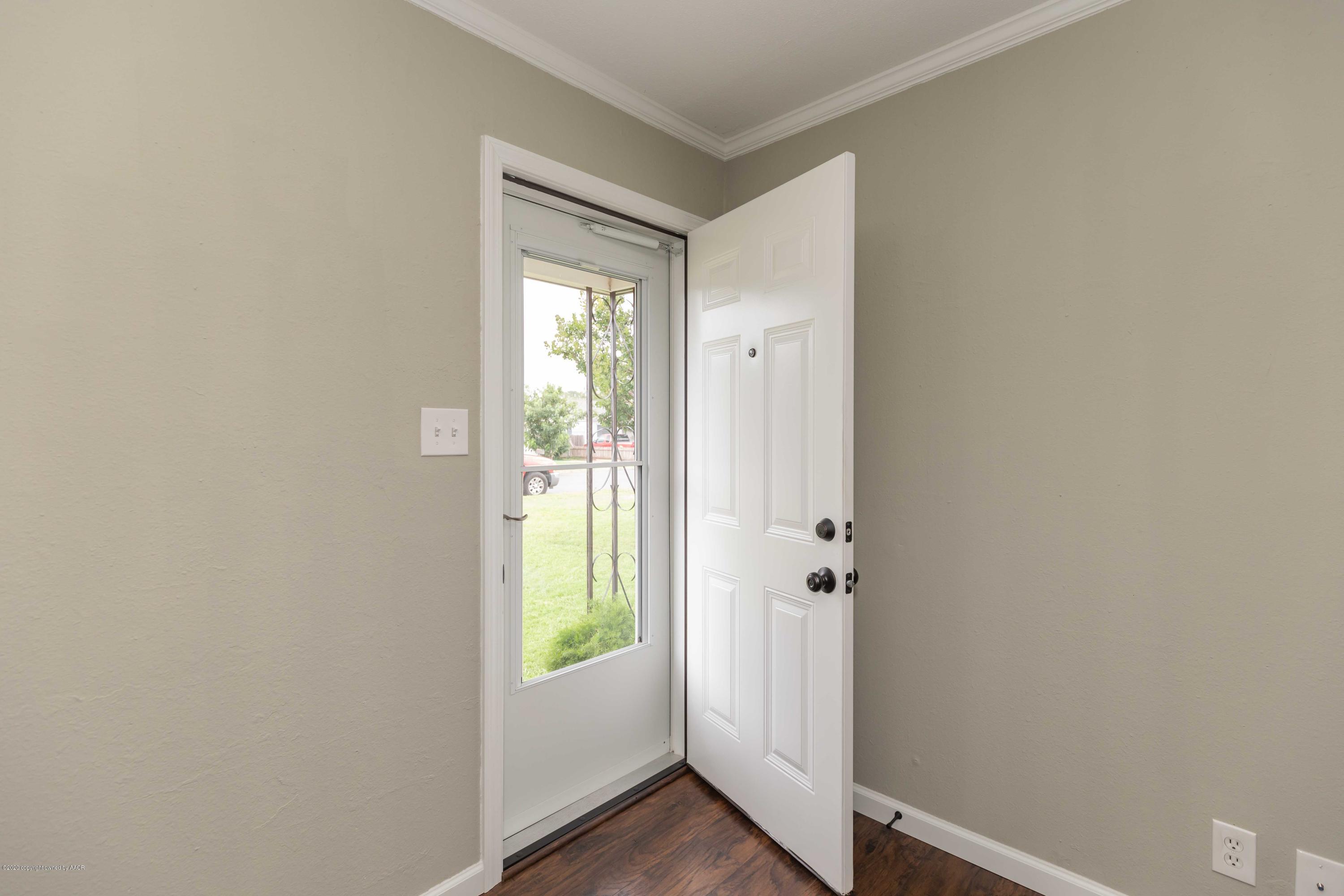 1509 North Spring Street Amarillo, TX 79107 - Photo 4 of 25 ENTRY
