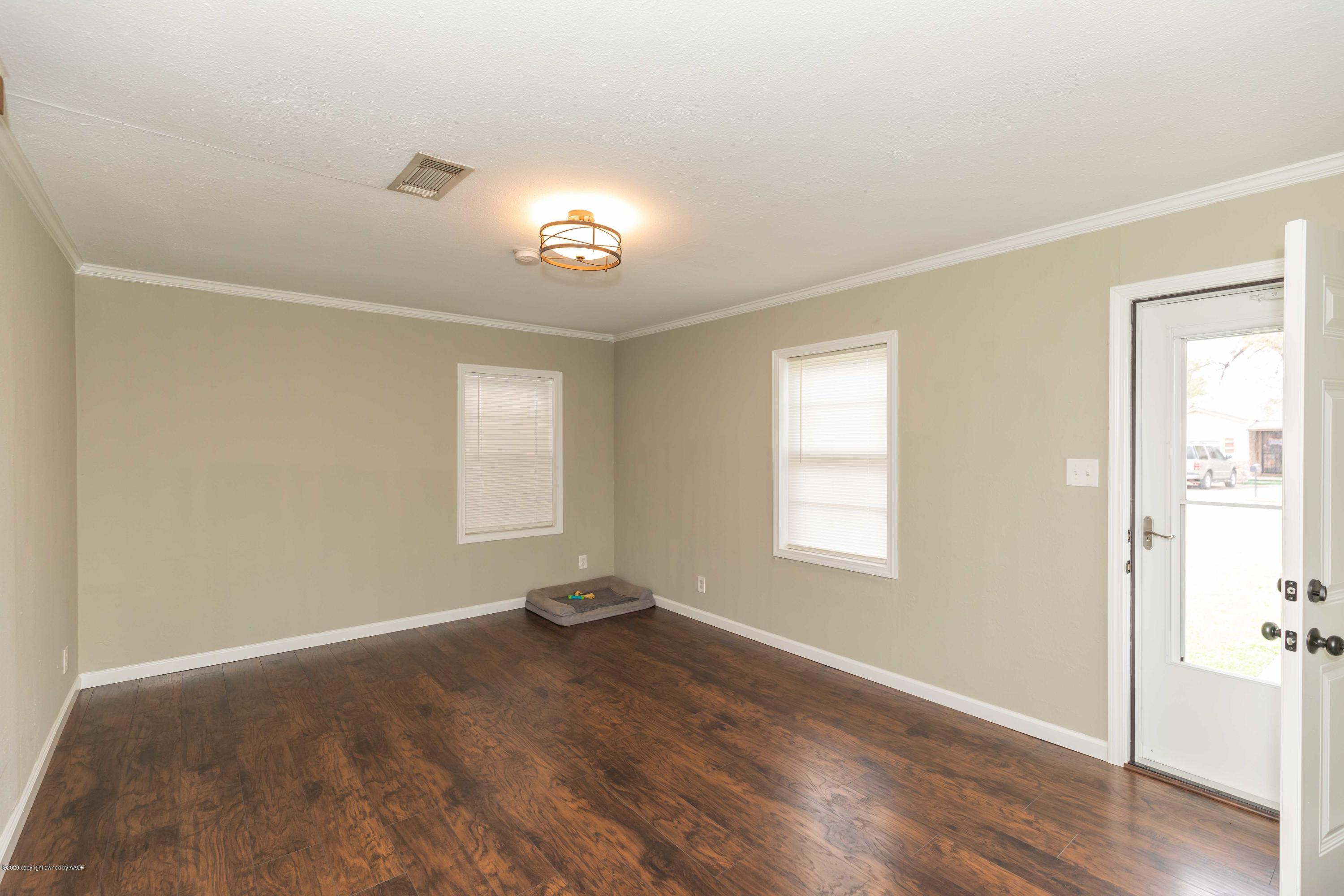 1509 North Spring Street Amarillo, TX 79107 - Photo 5 of 25 LIVING ROOM VIEW 1